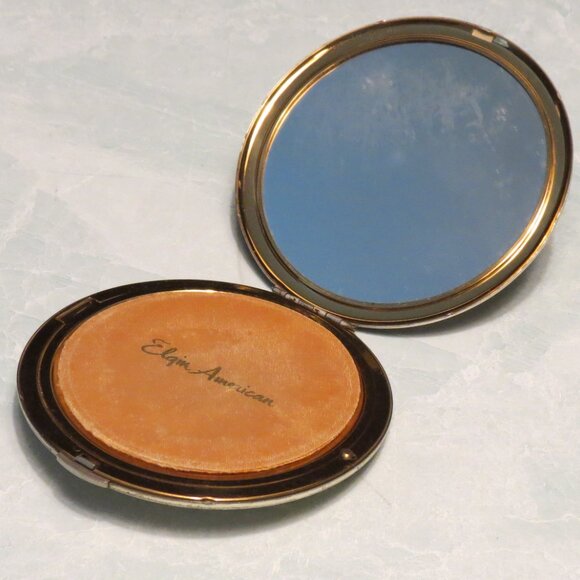 Elgin American 1950s silver and gold compact with large Daisy pattern - Picture 2 of 5